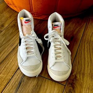 Nike Blazer mid top sneaker